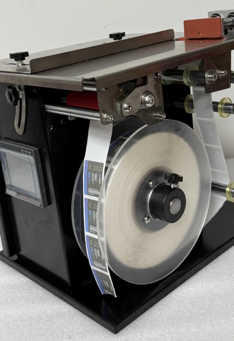 Máquina de rotulagem semiautomática